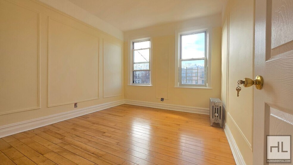 Building Photo - 28 STREET