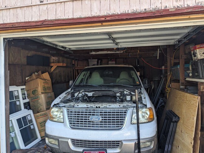 Building Photo - Cherry St Duplex