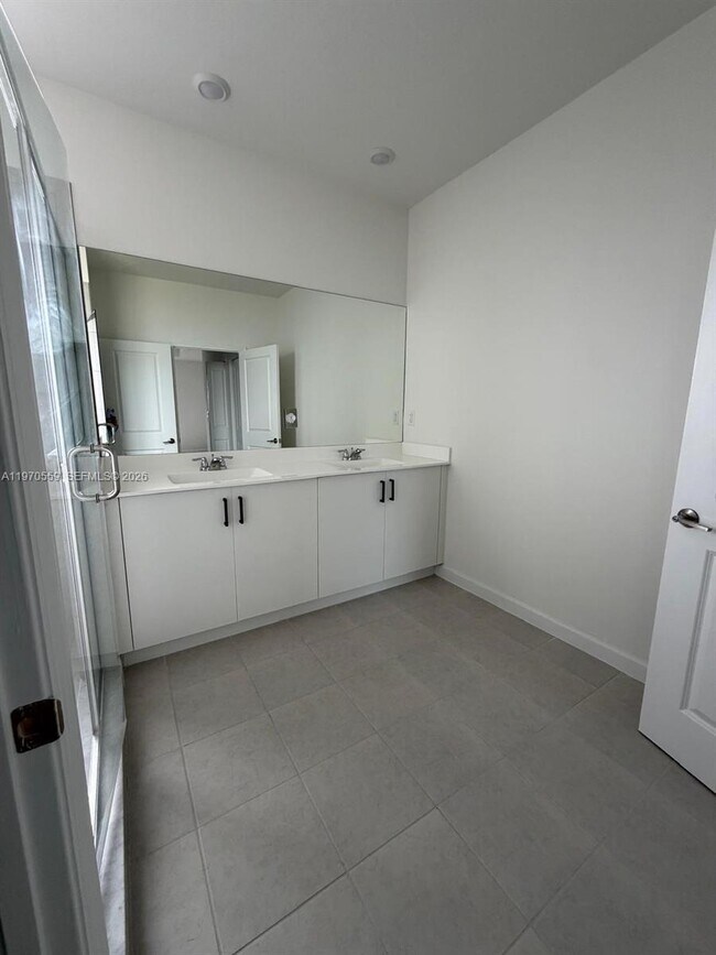 Building Photo - 2638 SE 9th St