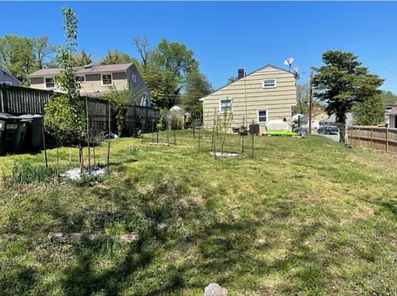 Building Photo - 515 Barrymore Dr