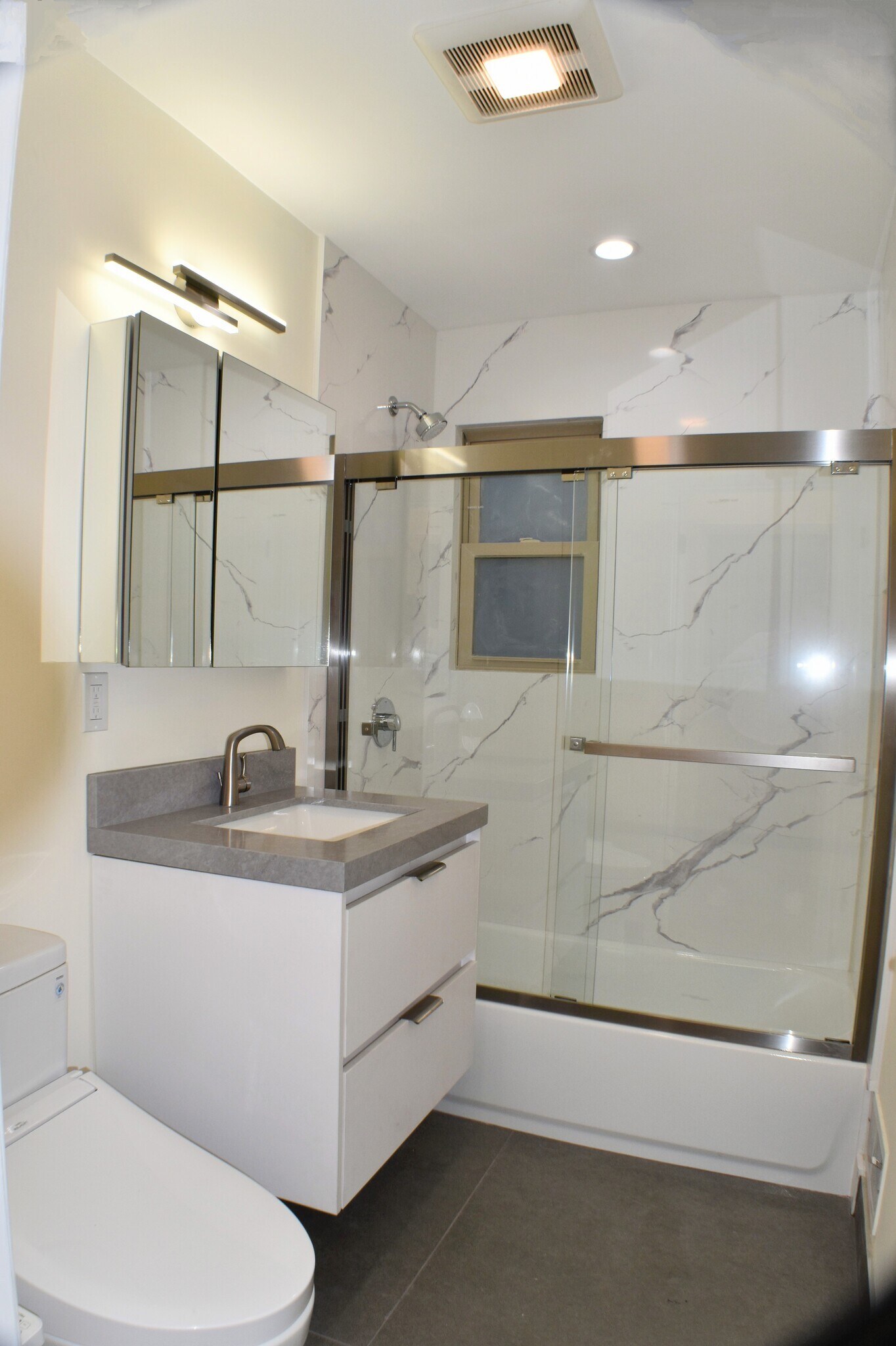 Building Photo - 286 Roosevelt Way