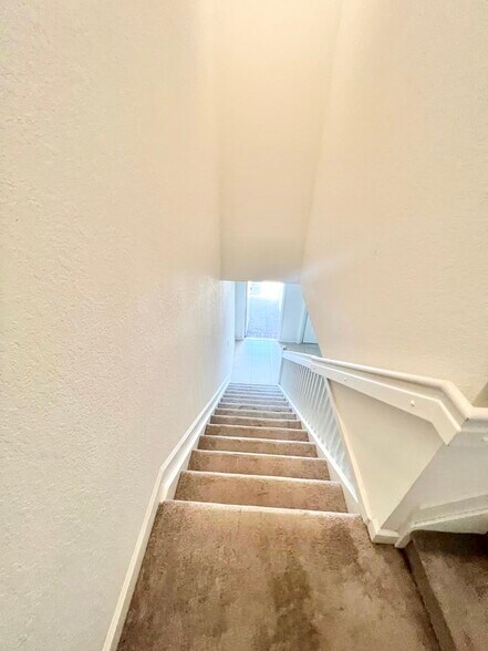 Building Photo - 575 NE 208th Ter