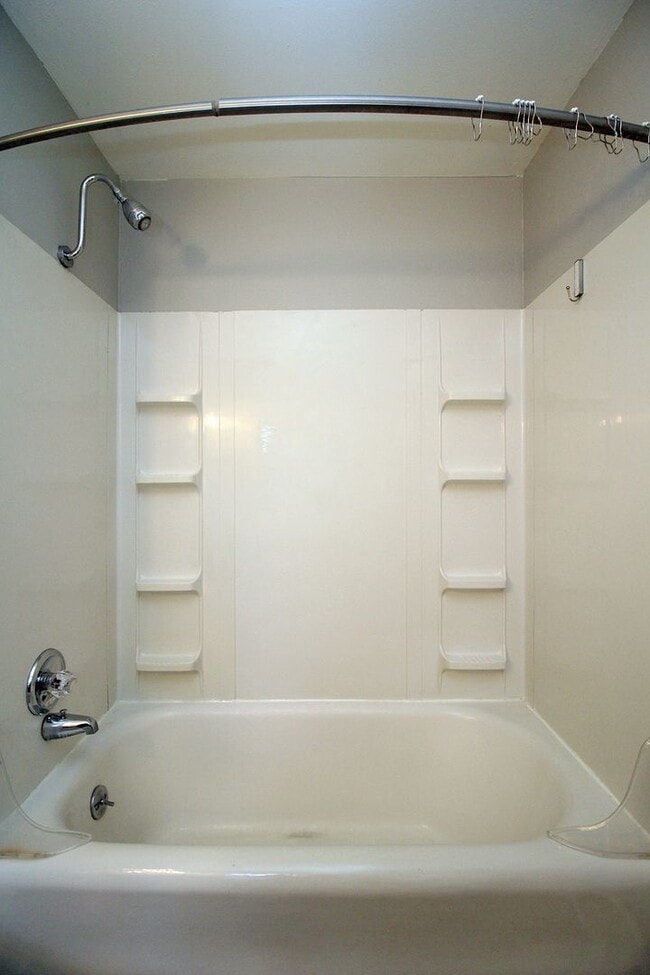 Building Photo - 5325 N Fessenden St