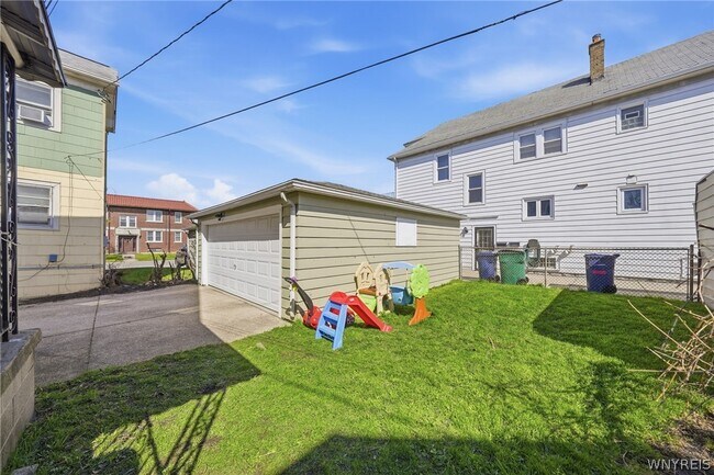 Building Photo - 226 Tacoma Ave