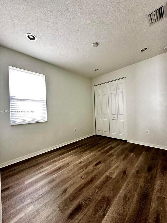 Building Photo - 5265 Beckton Rd