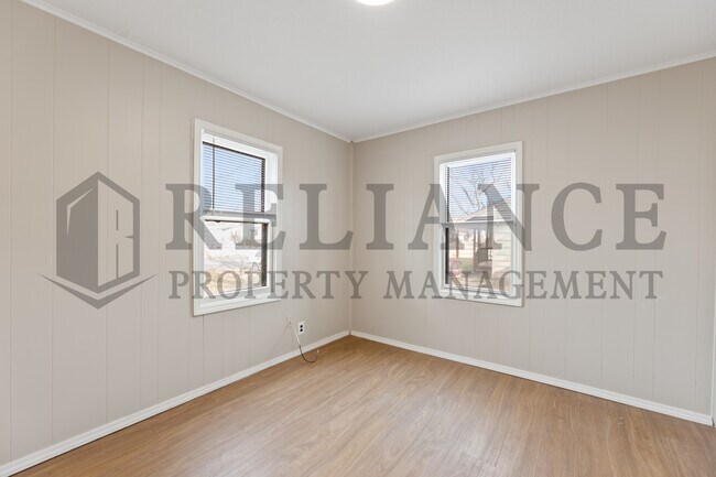 Building Photo - 421 Grover Ave