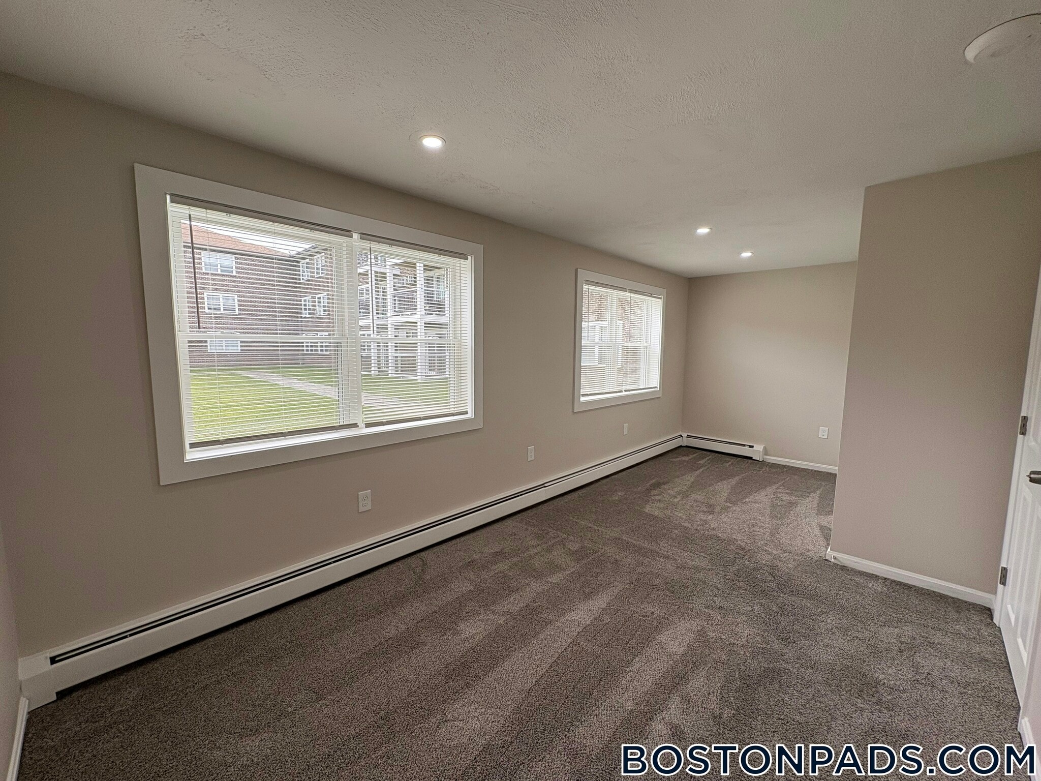 Building Photo - 15 Kenmar Dr