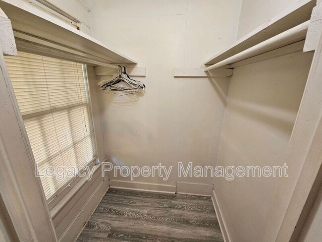 Building Photo - 703 Askew St