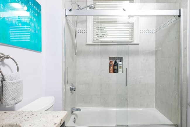 Building Photo - 22 Thurman St