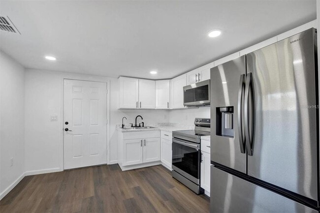 Building Photo - 414 Monroe Ln