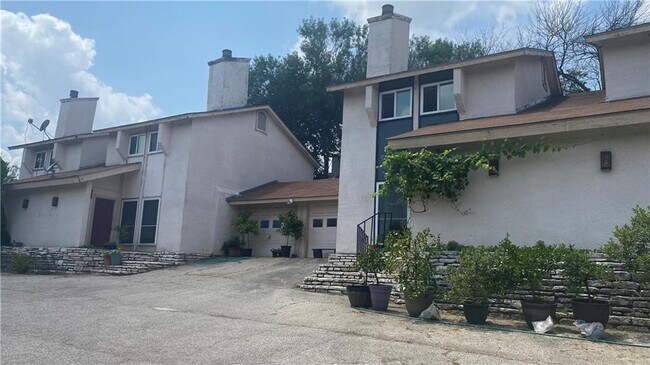 Primary Photo - 6900 Hart Ln