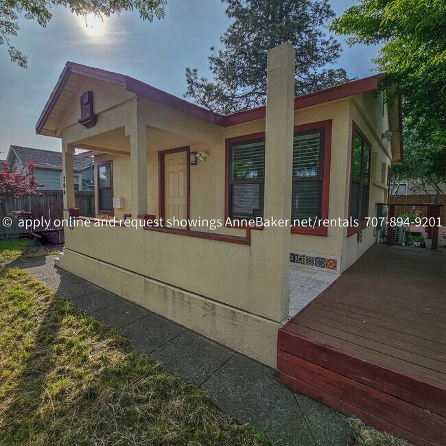 Building Photo - Downtown home on Corner Lot Available Now