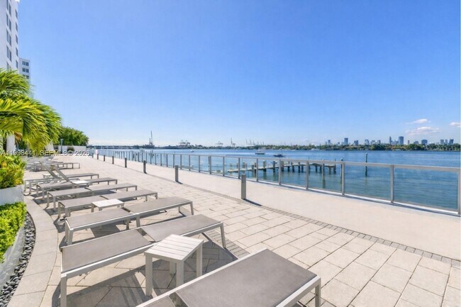 Building Photo - 1035 West Ave