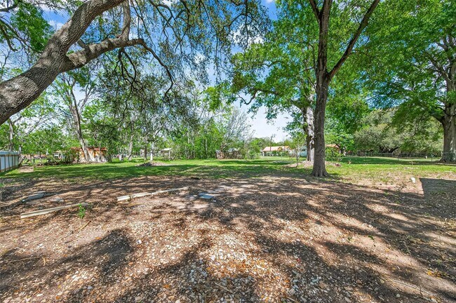 Building Photo - 815 Brooks Ave