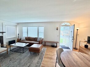 Building Photo - Beautiful 3 bed/1 bath unit in San Clemente