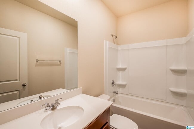 Building Photo - 670 Clover Cir