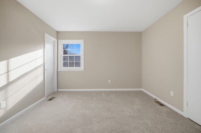 Building Photo - 1210 Pansy St