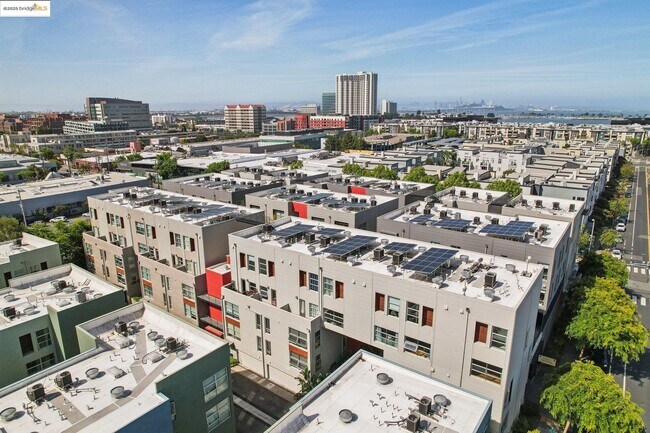 Building Photo - 6466 Hollis St