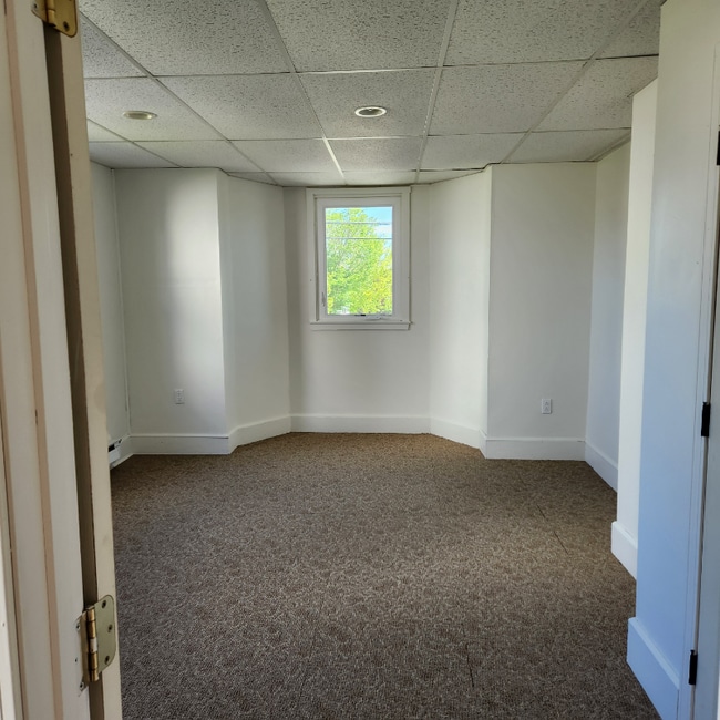 Building Photo - 41 Crescent St