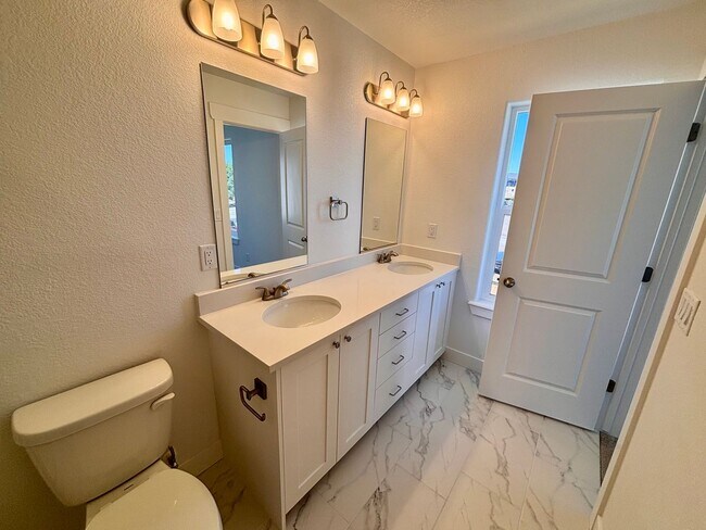 Building Photo - 3648 Byram Pt