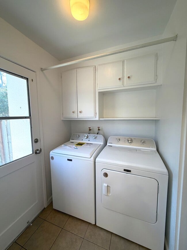 Building Photo - REMODELED LARGE 1600sf 4BR/2BA 3PK ?Miramonte Gardens AVAIL NOW