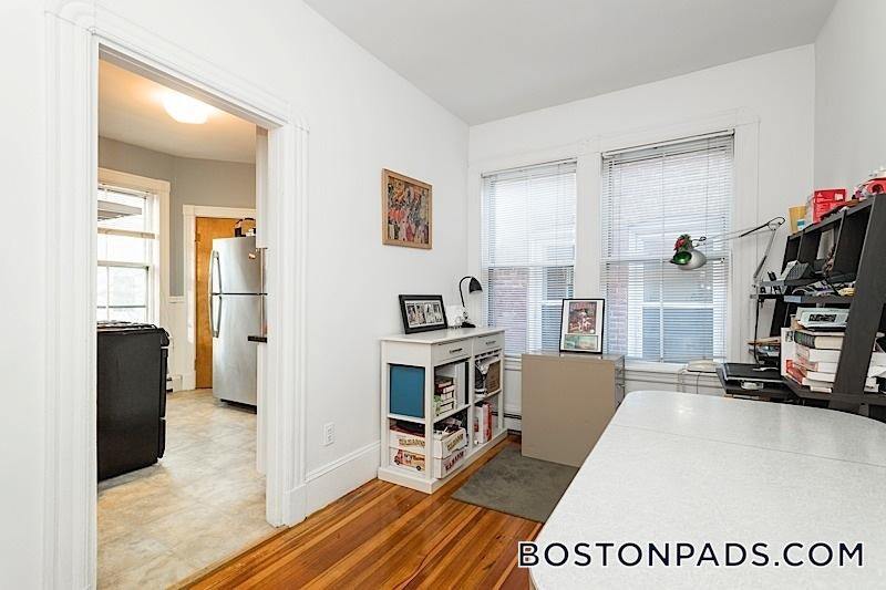 Building Photo - 137 Columbia St