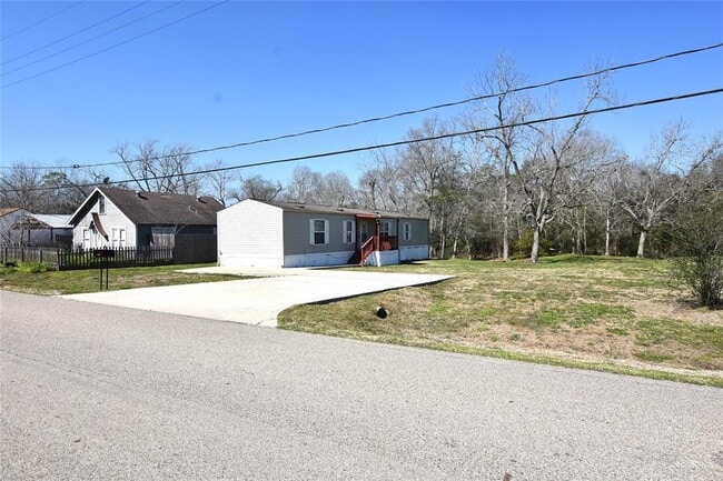 Building Photo - 215 Live Oak St