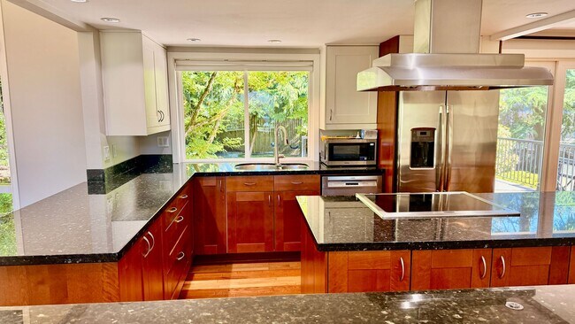 Building Photo - Spacious 4BR Bellevue Home with A/C, Office & Private Yard Near Microsoft