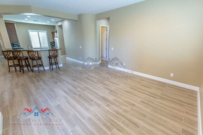 Building Photo - 5908 E Bramble Berry Ln