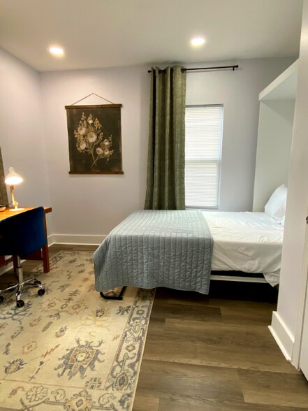 Building Photo - 809 W 40th St