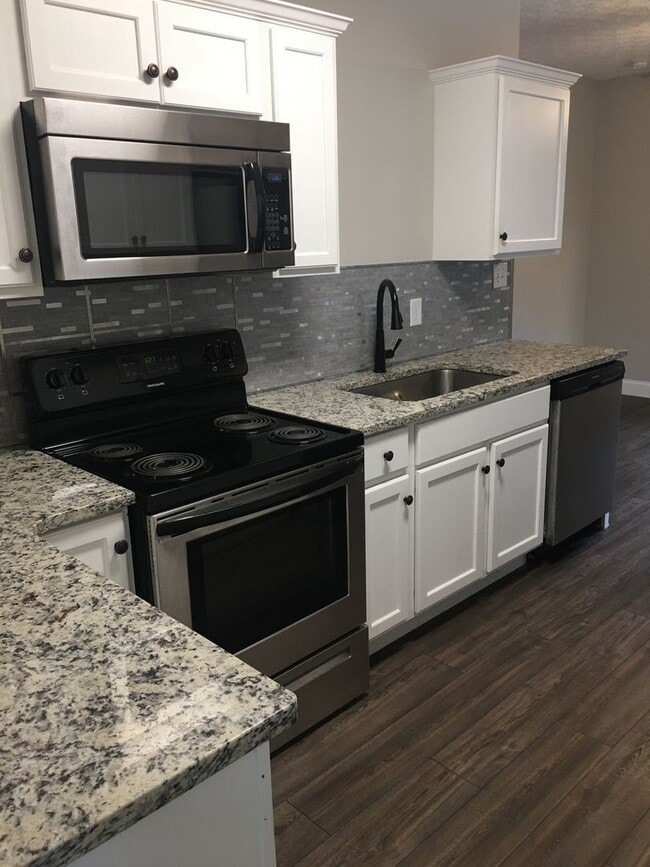 Building Photo - Three Bedroom Two Bath Home in the up and Coming Town of Hurricane