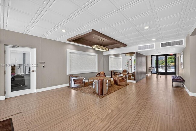 Building Photo - 3675 N Country Club Dr