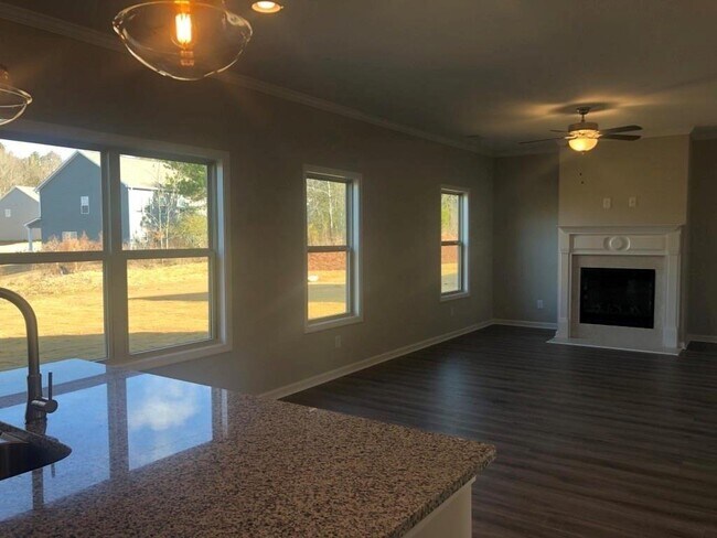 Building Photo - 221 Winterset Cir