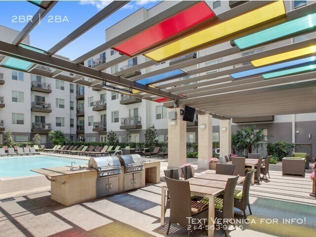 Building Photo - 2660 Apartments