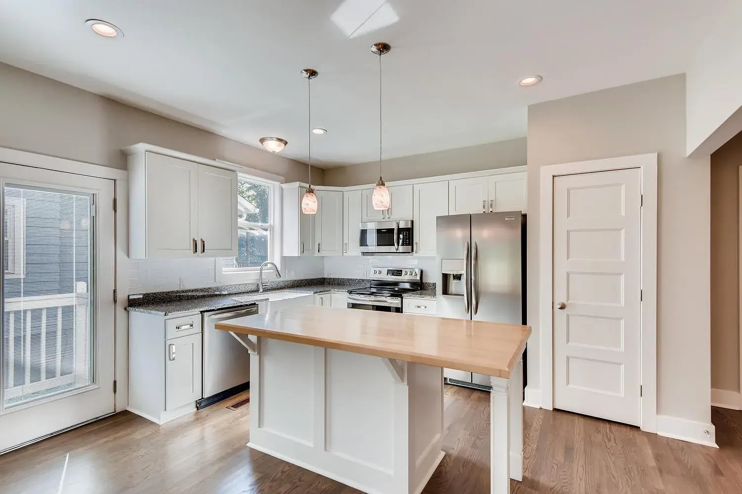 Building Photo - 1110 Chester Ave