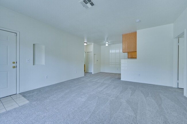 Building Photo - 4730 E Craig Rd