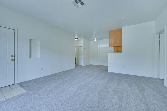 Building Photo - NE Near Nellis! Gated! Community Pool, Spa...