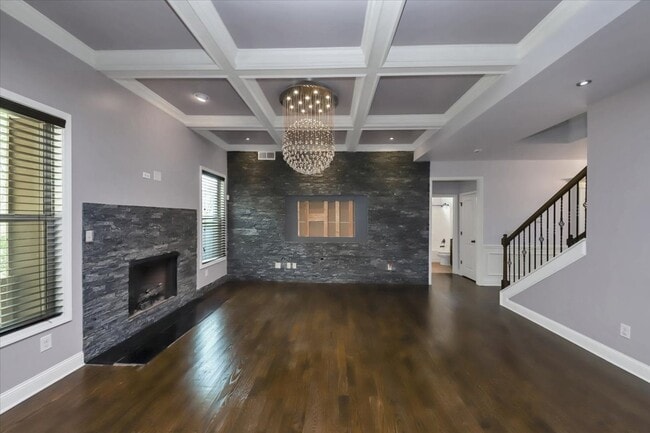 Building Photo - 6059 Cove Park Dr