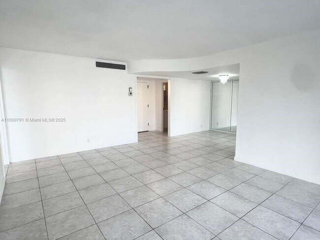 Building Photo - 100 Golden Isles Dr