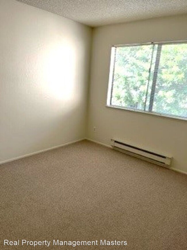 Building Photo - 2 br, 1 bath House - 1980 Barrymore Common...
