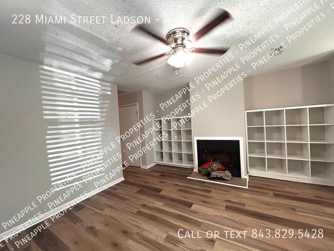 Building Photo - 228 Miami St