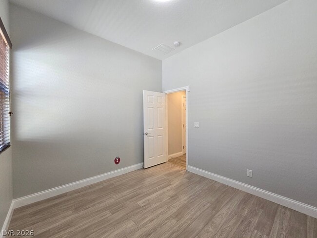 Building Photo - 8090 Ancient Oaks Ave