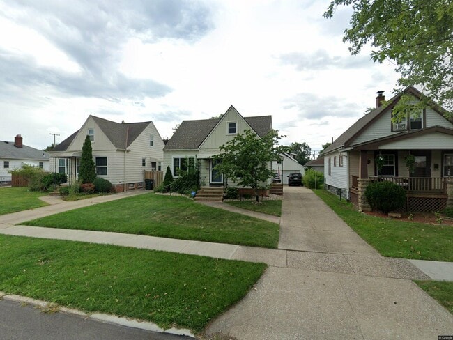 Building Photo - 3429 Ingleside Dr