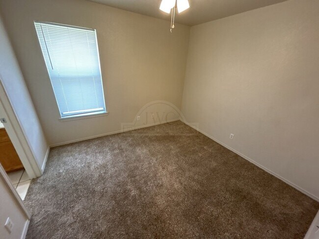Building Photo - 912 McDaniel Cir