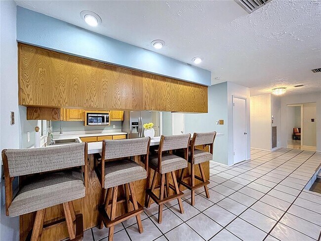 Building Photo - 1601 Riverhills Dr