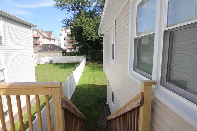 Building Photo - 165 Nordstrand Ave