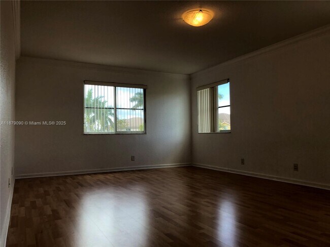 Building Photo - 693 Live Oak Ln
