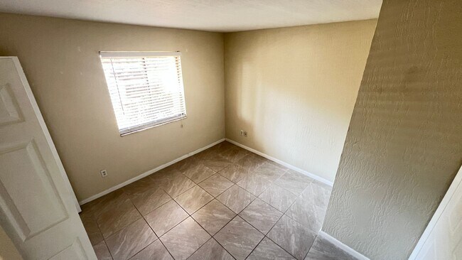 Building Photo - Cozy 2 BD/ 2 BA Apartment in Palm Bay! Washer and Dryer INCLUDED!