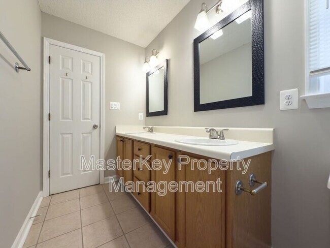 Building Photo - 5236 Knightsbridge Way