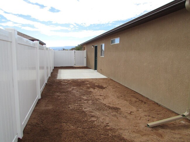 Building Photo - 2456 Hannah Ln